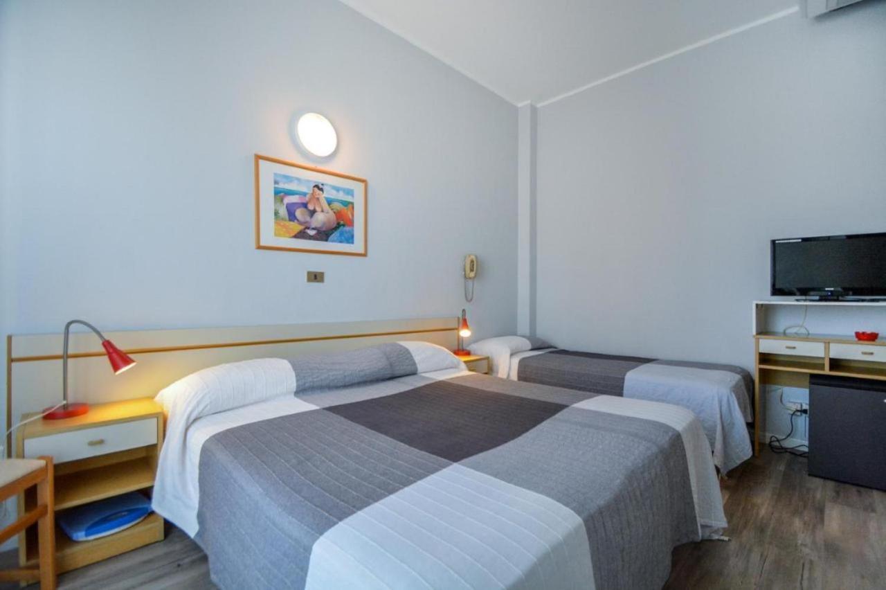Hotel Mirabella Riccione Esterno foto