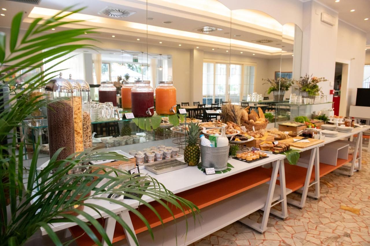 Hotel Mirabella Riccione Esterno foto